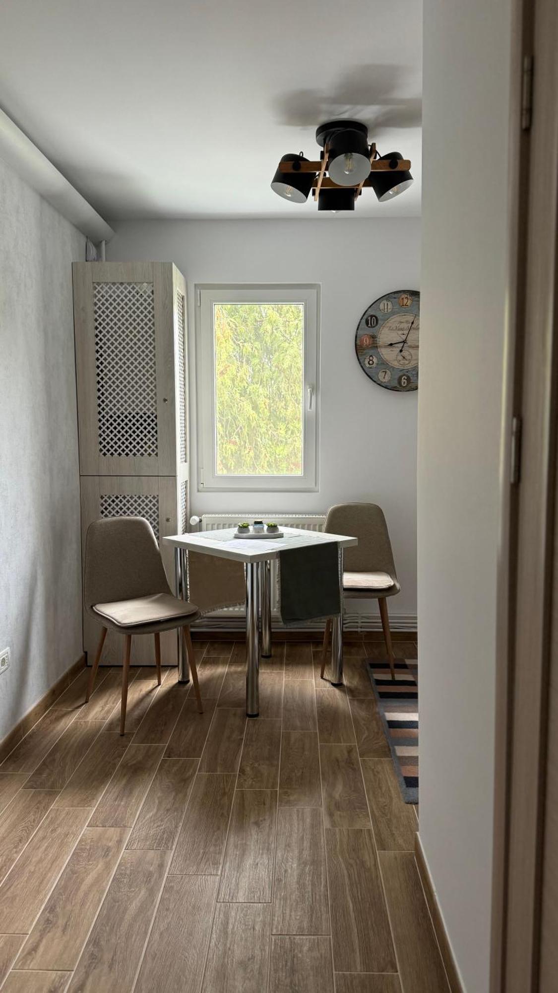 Xili'S Relax And Chill Apartment, Netflix, Peaceful Location In Брашов Экстерьер фото